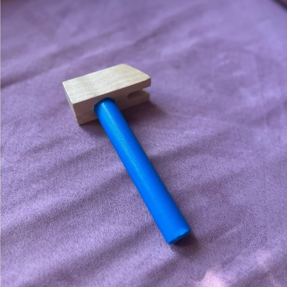 🔨 Hape Wooden Tool Box & Hammer Set 🧰 - Picture 9 of 10